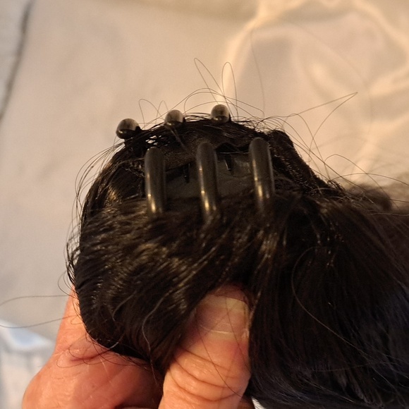 Beautiful Blk to Silver CLAW PONEYTAIL - Picture 2 of 4